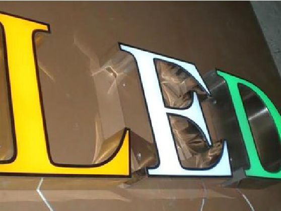 兴化介绍LED招牌的基础知识。